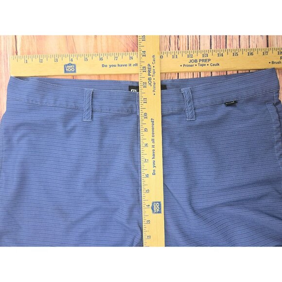Travis Mathew Mens Blue Striped Flat Front Golf Shorts 34 *Small flaw* - Picture 6 of 7